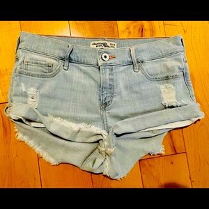 Abercrombie Kids size 13/14 Light Wash Short